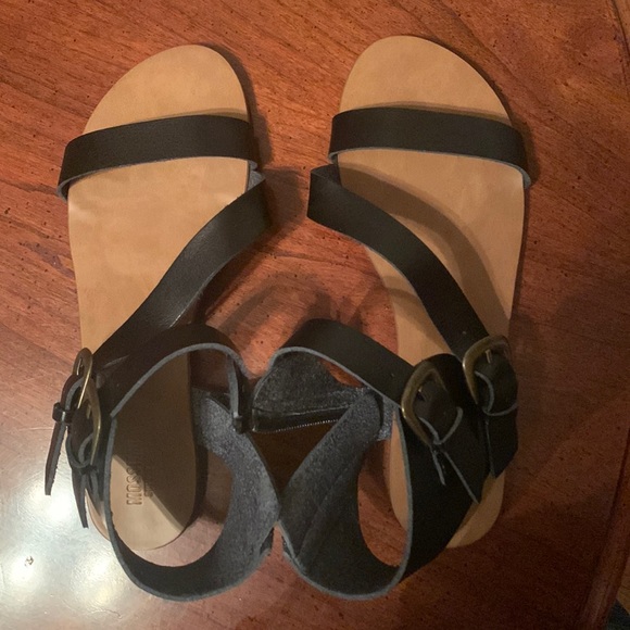 Mossimo Supply Co. Shoes - Mossimo Supply Co. Veronique sandals size 7.5
